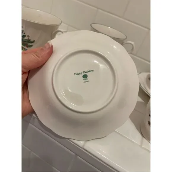 Vintage Nikko Ceramics Christmastime Teacups (4) - Picture 5 of 9